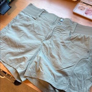 Title Nine Khaki 5” Clamber Shorts